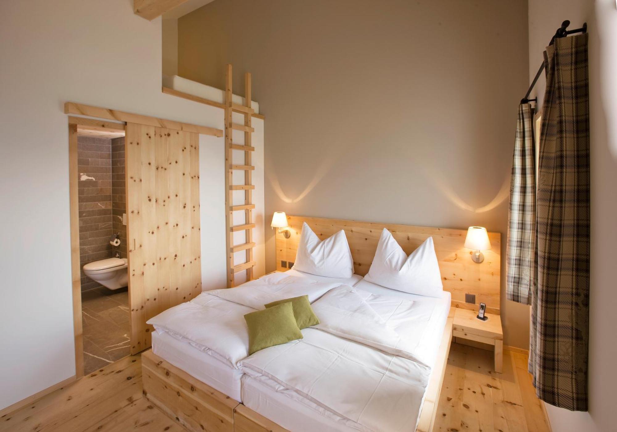 Romantik Hotel Muottas Muragl 자메단 외부 사진