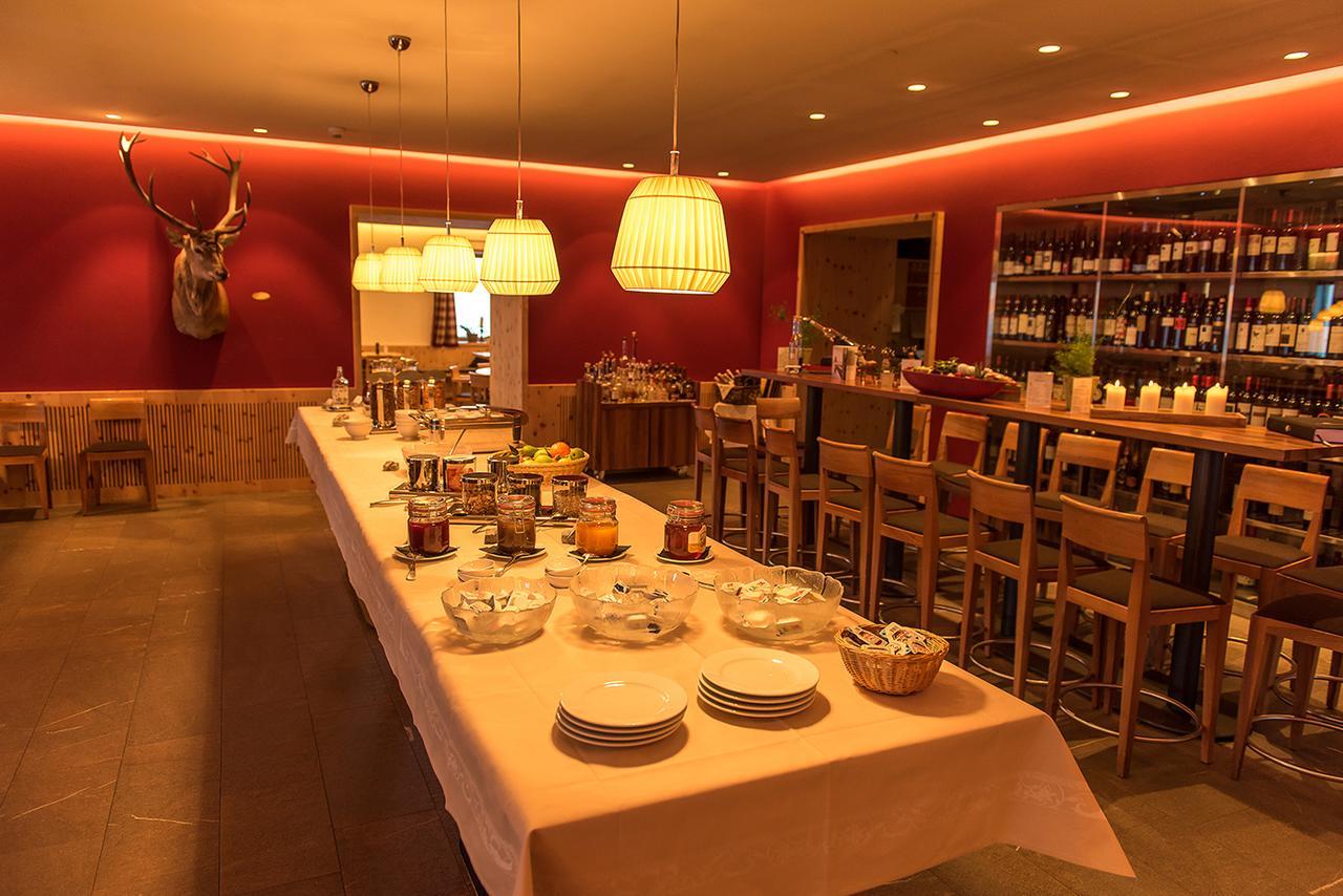 Romantik Hotel Muottas Muragl 자메단 외부 사진