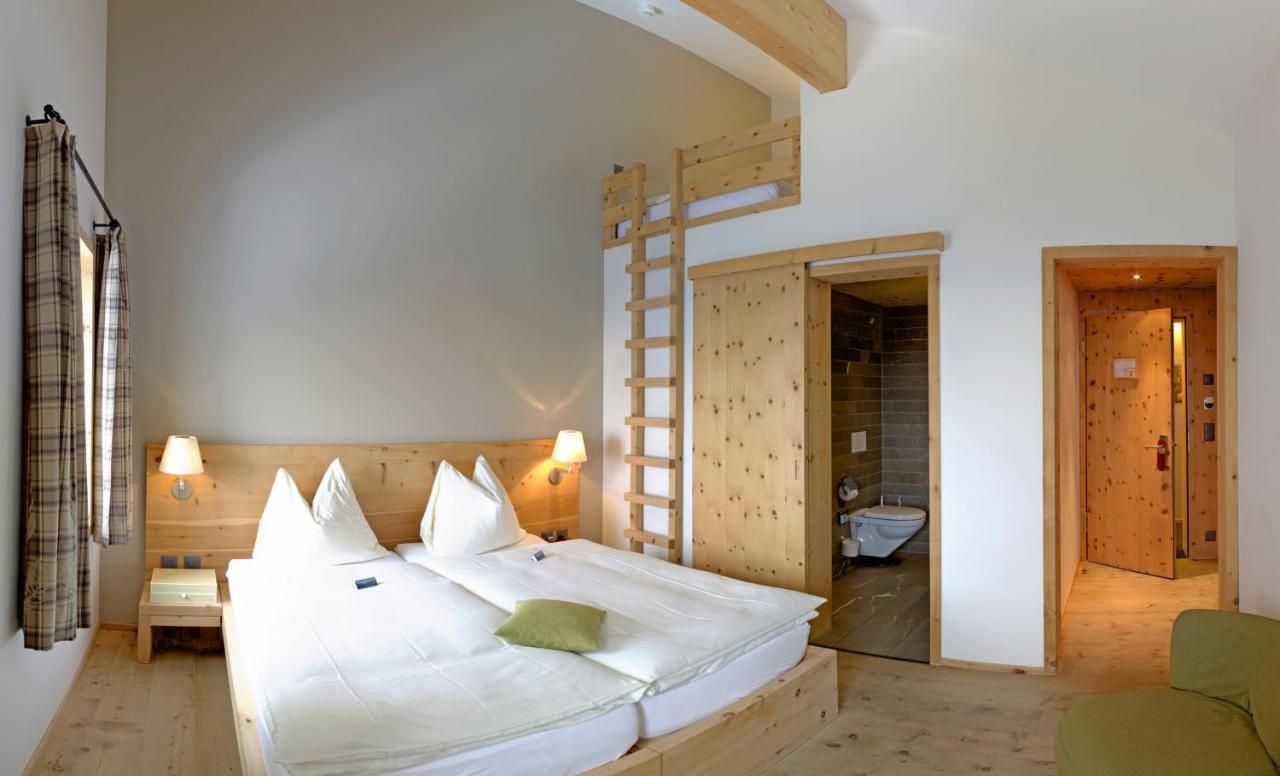 Romantik Hotel Muottas Muragl 자메단 외부 사진