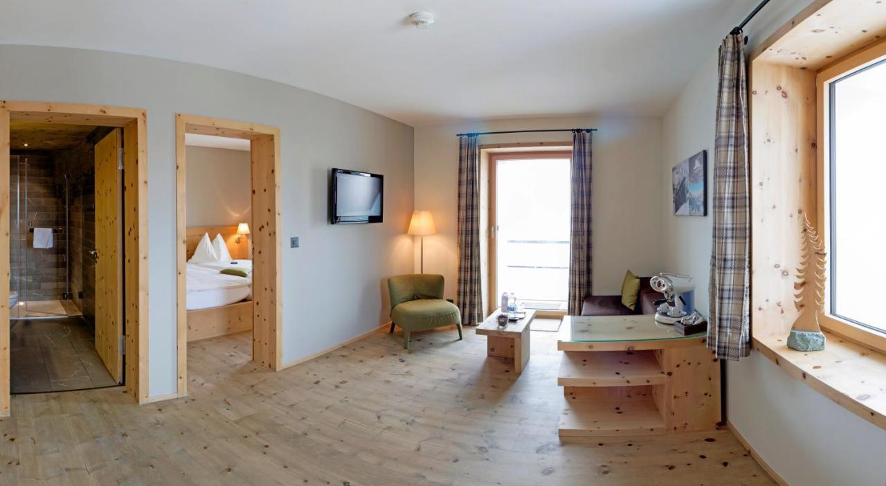 Romantik Hotel Muottas Muragl 자메단 외부 사진